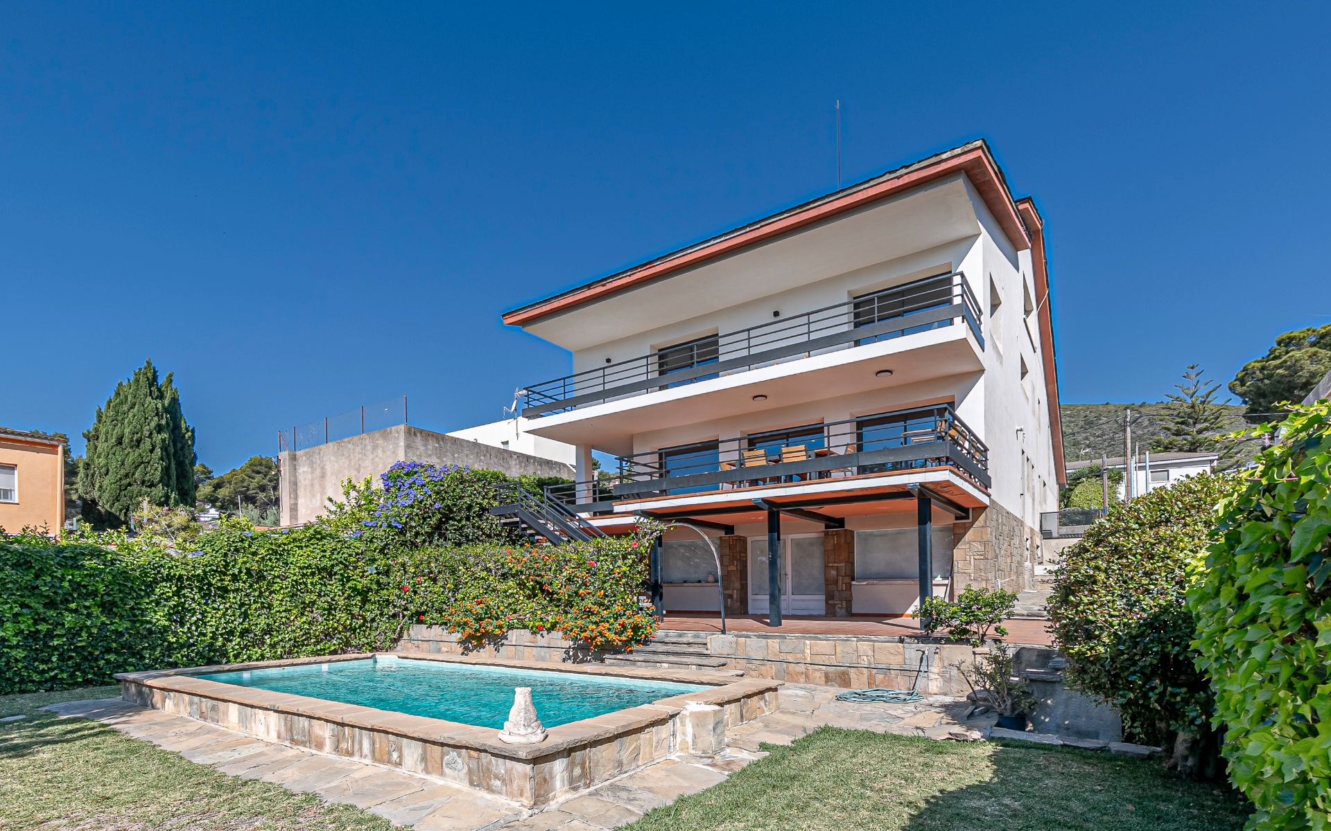 Vista exterior de Casa o xalet en venda en Castelldefels amb Aire condicionat, Calefacció i Jardí privat