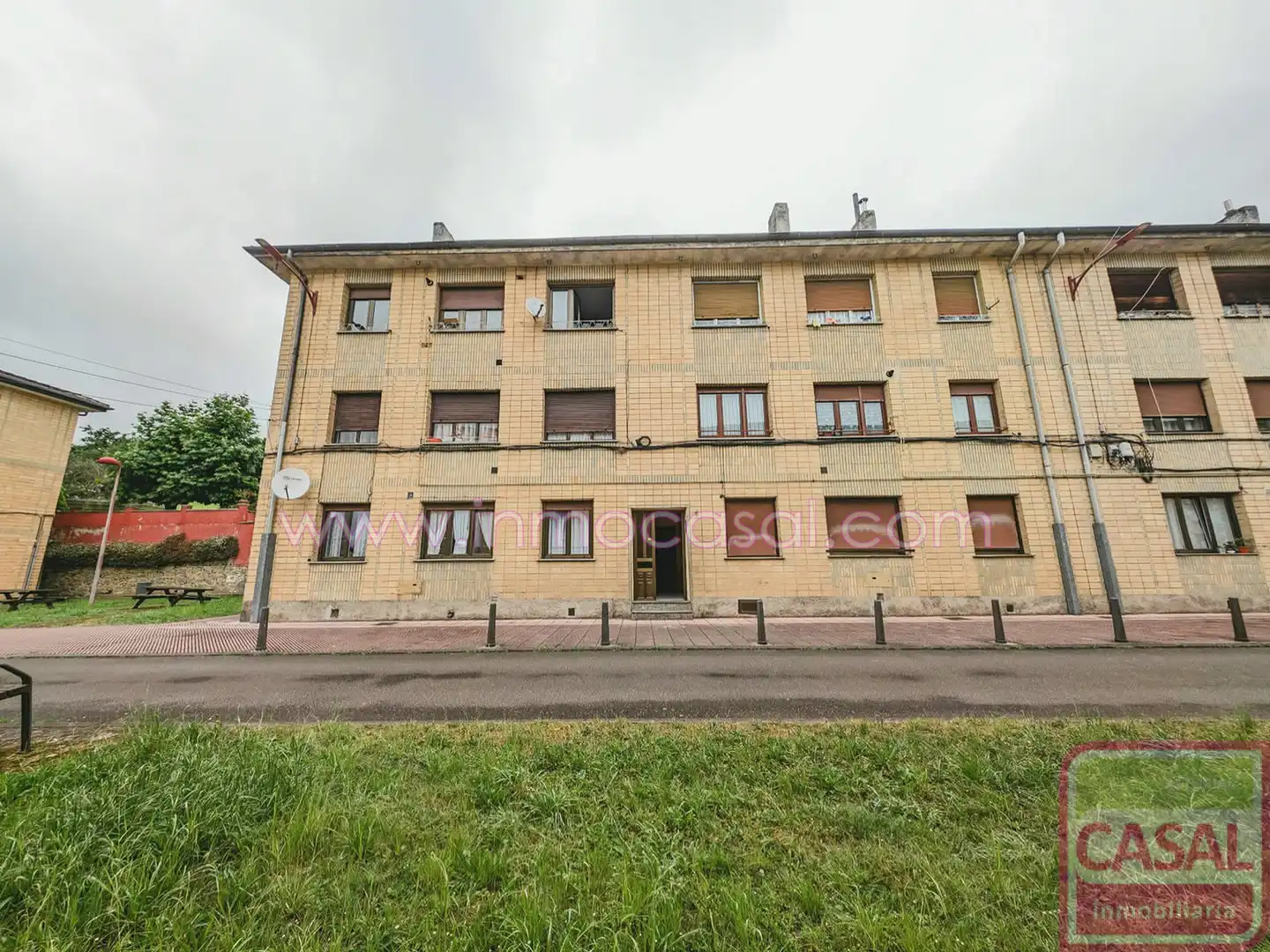 Vista exterior de Pis en venda en Langreo amb Calefacció, Traster i Moblat
