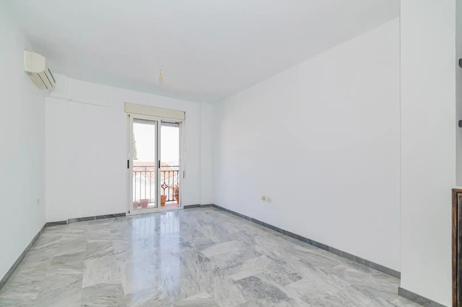 Bedroom of Flat for sale in La Zubia  with Air Conditioner, Heating and Balcony