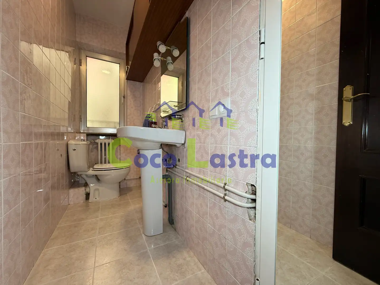Bathroom of Flat for rent in Salamanca  with Heating, Parquet flooring and Furnished