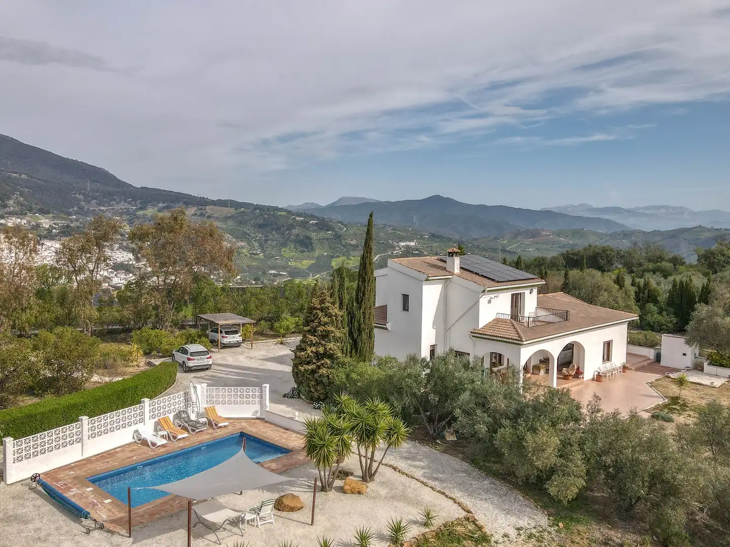Vista exterior de Casa o chalet en venta en Casarabonela con Aire acondicionado, Jardín privado y Piscina
