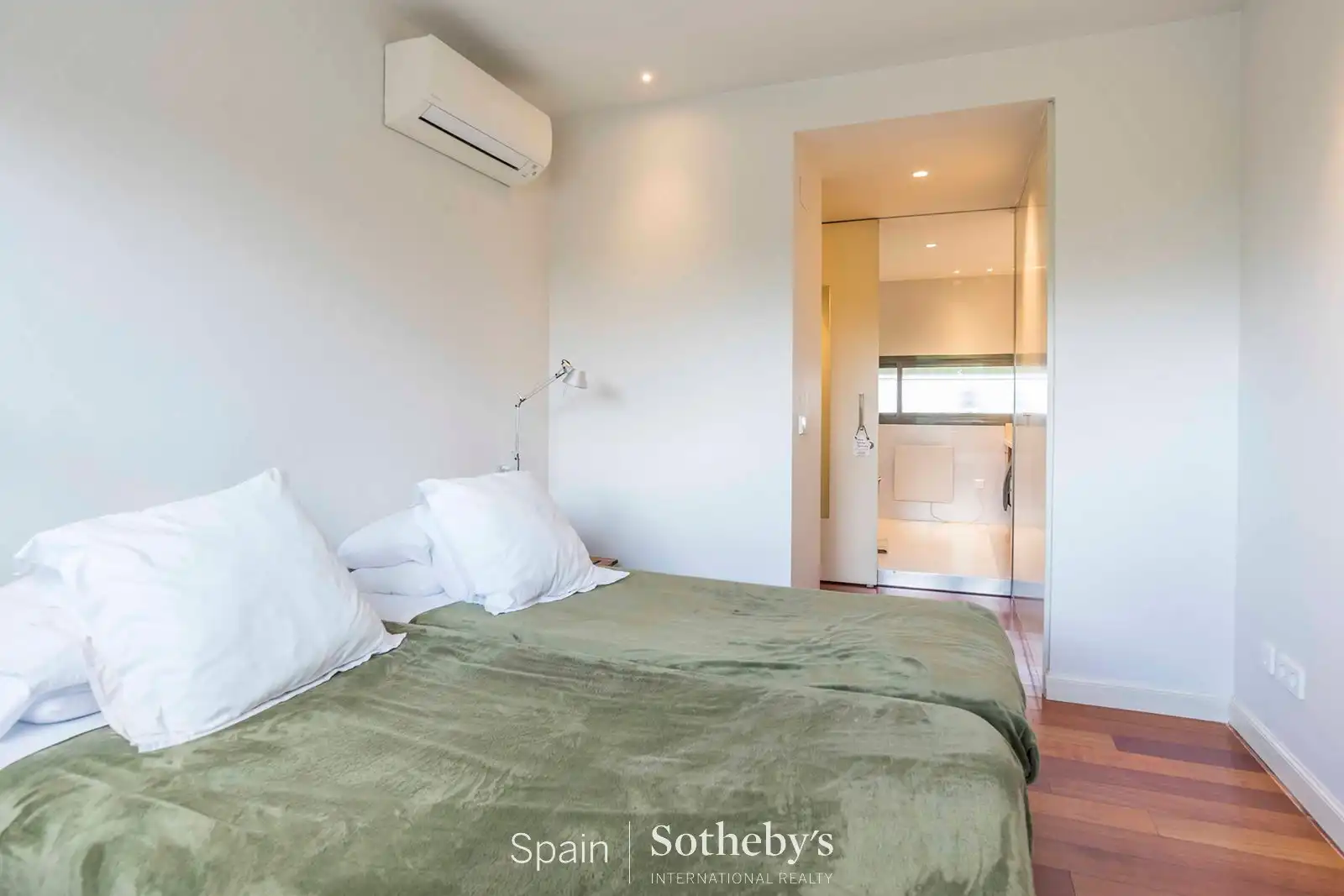 Dormitori de Apartament en venda en La Moraleja amb Aire condicionat, Calefacció i Terrassa