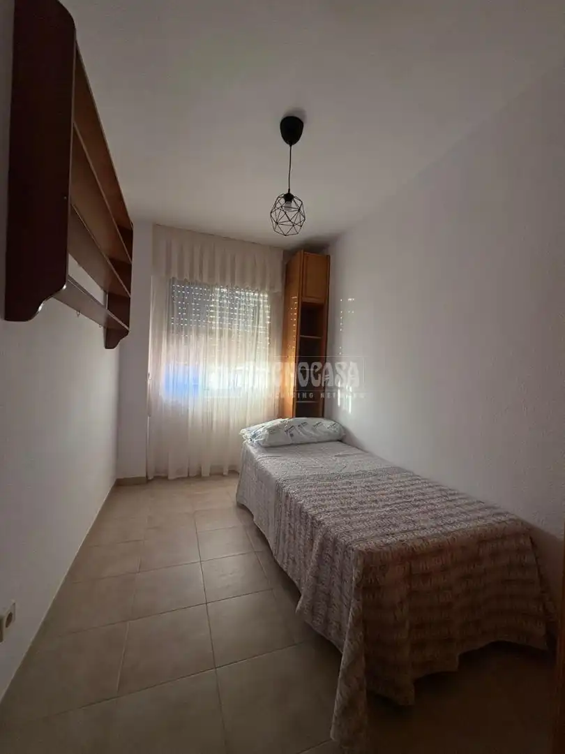 Schlafzimmer von Wohnung zur Miete in Sevilla mit Klimaanlage, Möbliert und Balkon