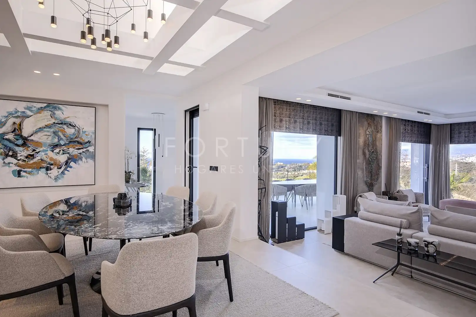 Sala de estar de Casa o chalet en venta en Marbella con Aire acondicionado, Calefacción y Jardín privado