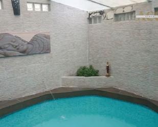 Piscina de Casa adosada en venda en Camarenilla amb Aire condicionat, Terrassa i Piscina