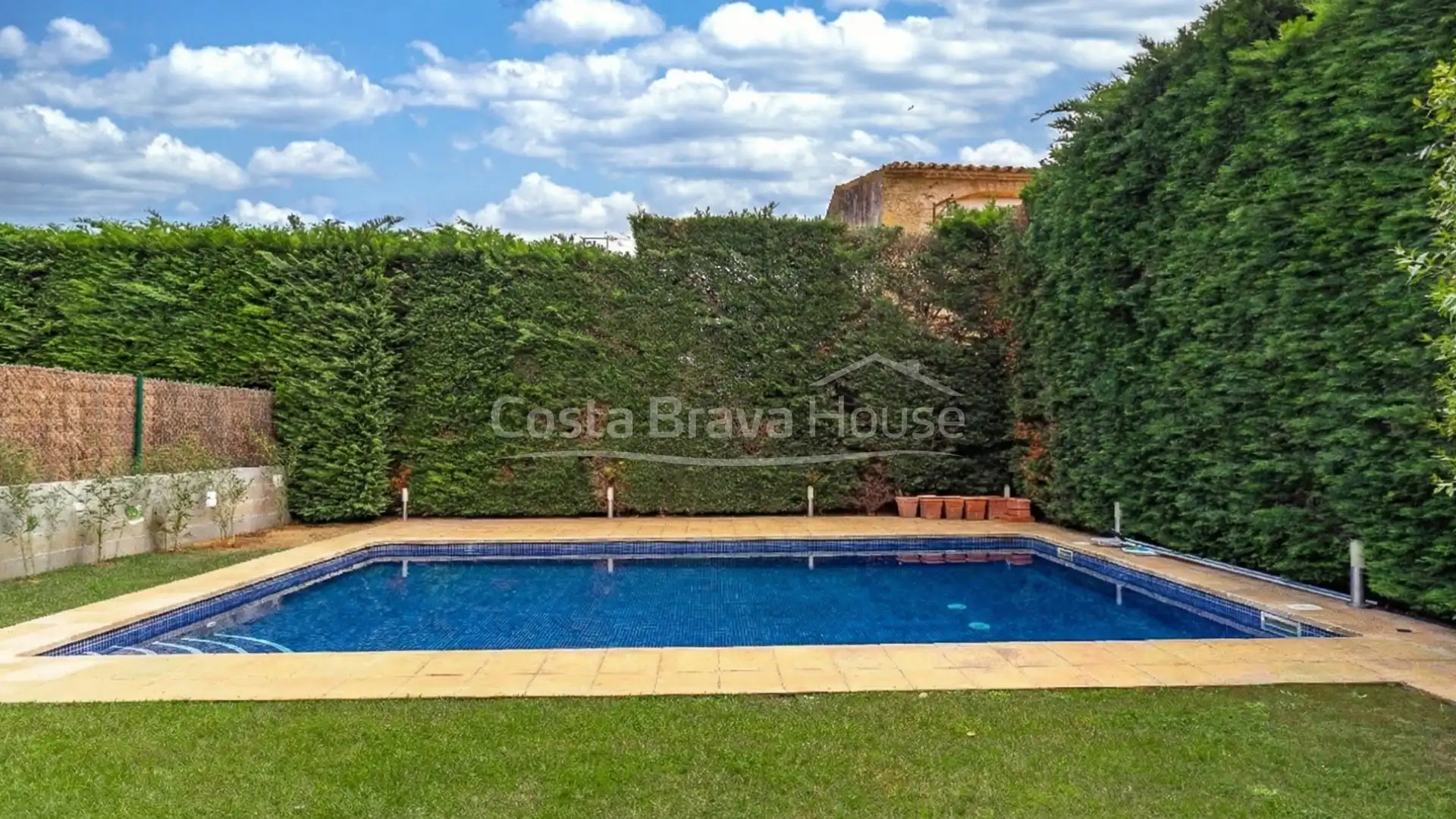Piscina de Finca rústica en venda en Torrent (Girona) amb Aire condicionat, Calefacció i Jardí privat