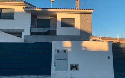 Exterior view of Single-family semi-detached for sale in Navalcarnero