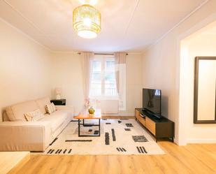 Living room of Flat to rent in  Barcelona Capital  with Air Conditioner, Heating and Parquet flooring