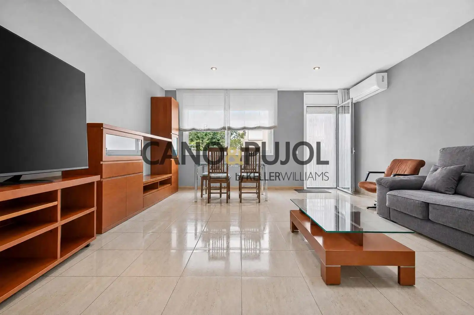 Sala d'estar de Casa o xalet en venda en Parets del Vallès amb Aire condicionat, Calefacció i Jardí privat