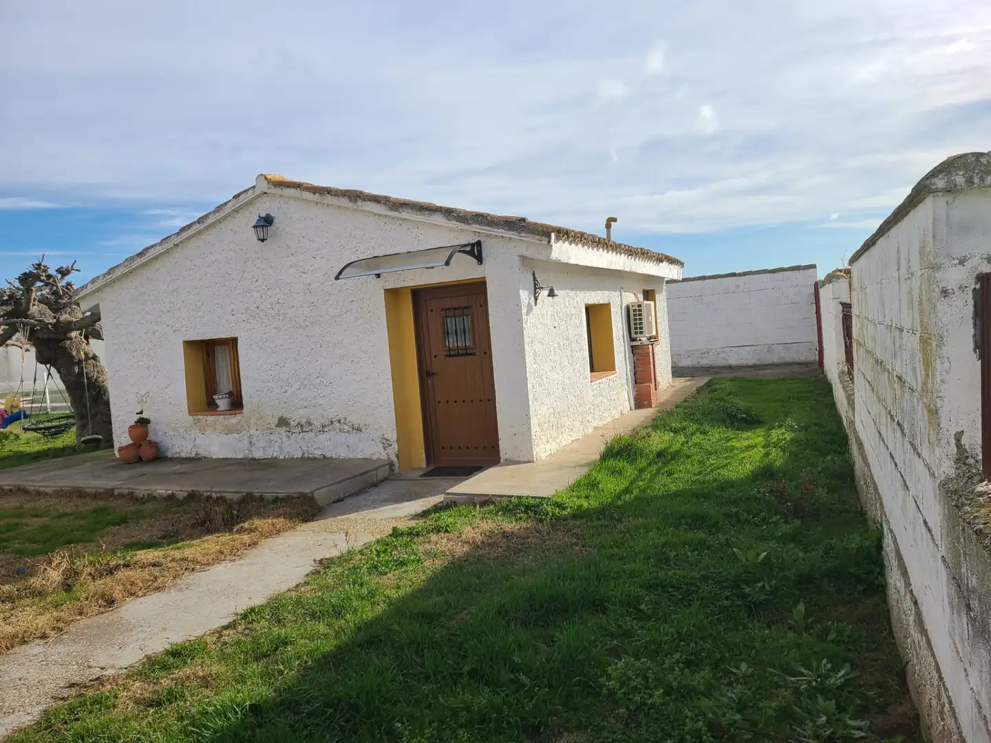Vista exterior de Casa o xalet en venda en Zaragoza amb Aire condicionat, Calefacció i Jardí privat