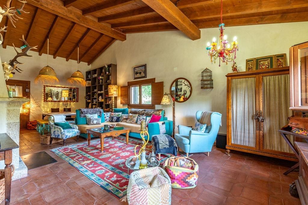 Sala d'estar de Casa o xalet en venda en Cuacos de Yuste amb Calefacció, Jardí privat i Terrassa