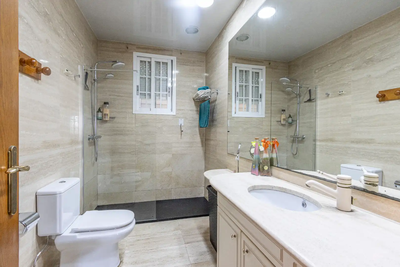 Bathroom of Houses for sale in El Masnou  with Air Conditioner, Heating and Private garden