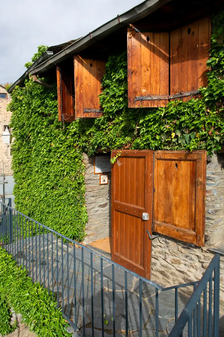 Vista exterior de Finca rústica en venda en Bolvir amb Calefacció, Jardí privat i Parquet