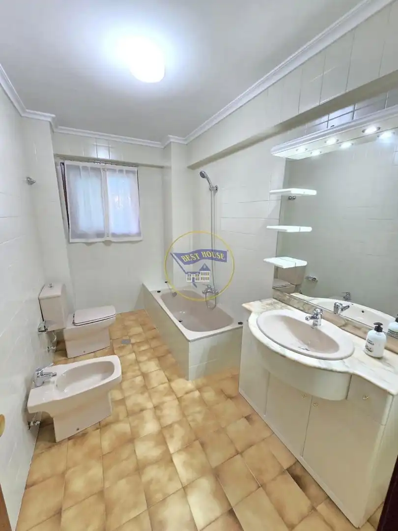Baño de Piso en venta en Vigo  con Calefacción, Parquet y Terraza