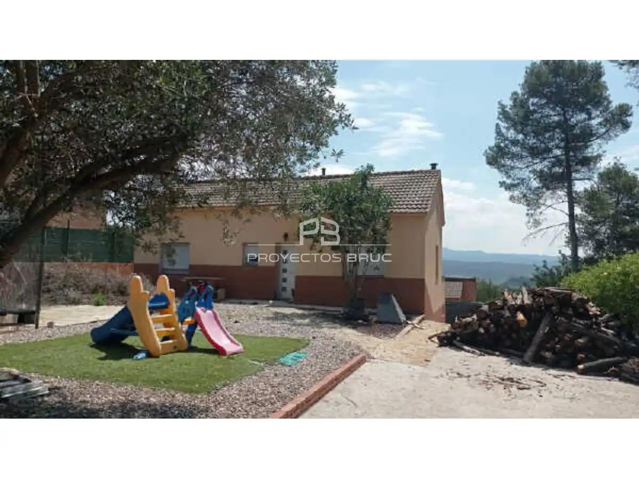 Vista exterior de Casa o xalet en venda en Castellgalí amb Jardí privat