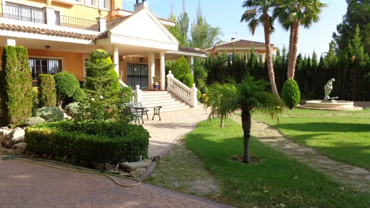 Jardín de Casa o chalet en venta en Petrer con Aire acondicionado, Calefacción y Jardín privado