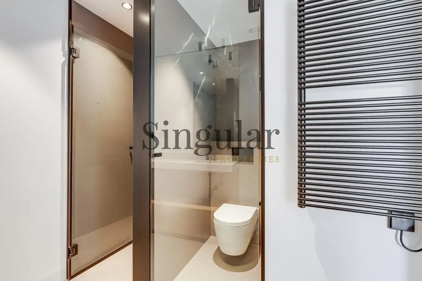 Baño de Piso de alquiler en Barcelona con Calefacción, Jardín privado y Terraza