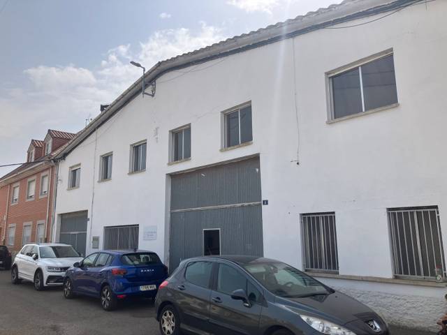 Local comercial en Alquiler en Calle el Peregrino, 5 en Villaturiel