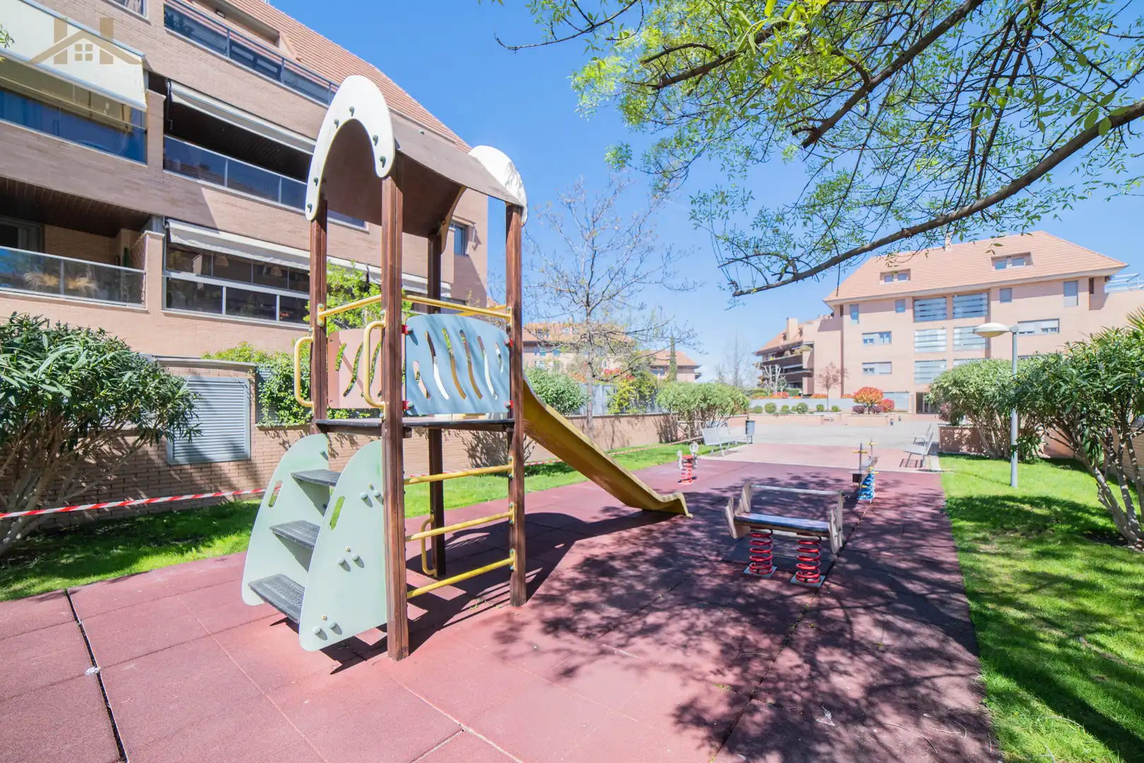 Vista exterior de Pis en venda en Boadilla del Monte amb Aire condicionat, Jardí privat i Terrassa