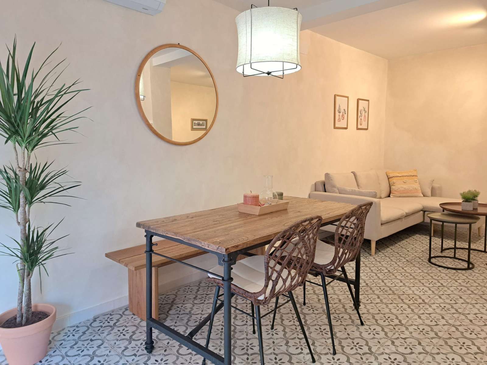 Dining room of Study to share in  Valencia Capital  with Air Conditioner and Terrace