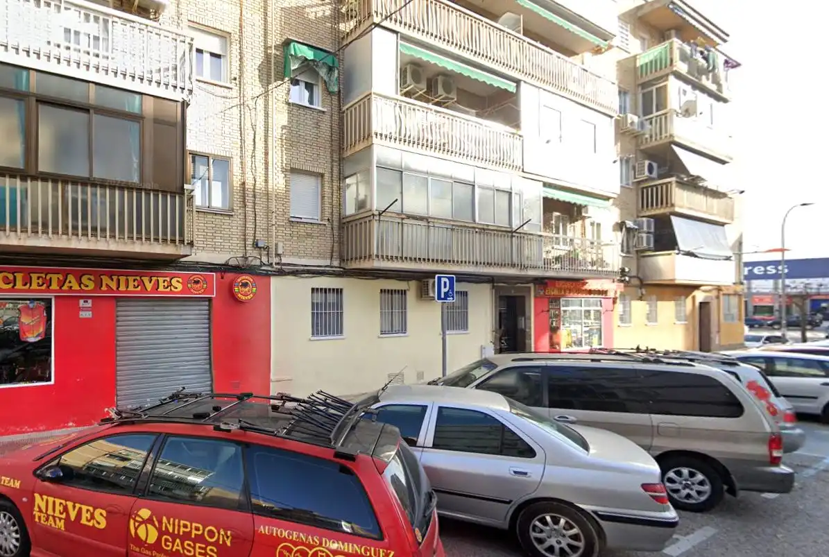 Flat for sale in Travesía Pio XII, Pintores - Ferial