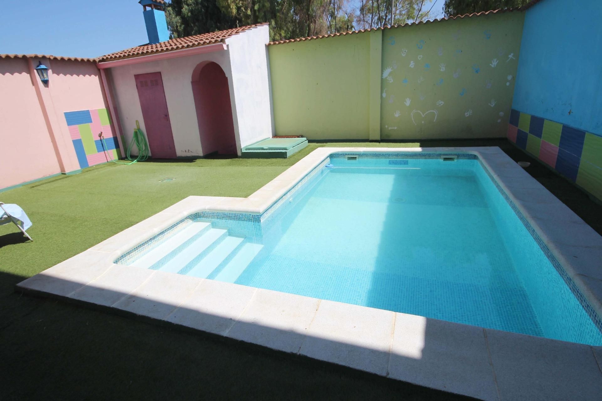 Piscina de Casa adosada en venda en Lobón amb Aire condicionat, Calefacció i Jardí privat
