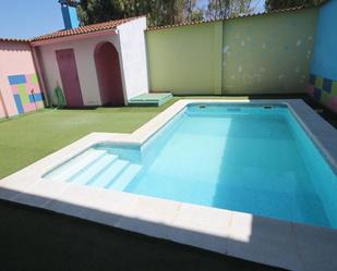Piscina de Casa adosada en venda en Lobón amb Aire condicionat, Calefacció i Jardí privat