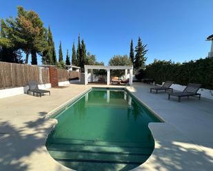 Piscina de Casa adosada en venda en Marbella amb Aire condicionat, Jardí privat i Terrassa