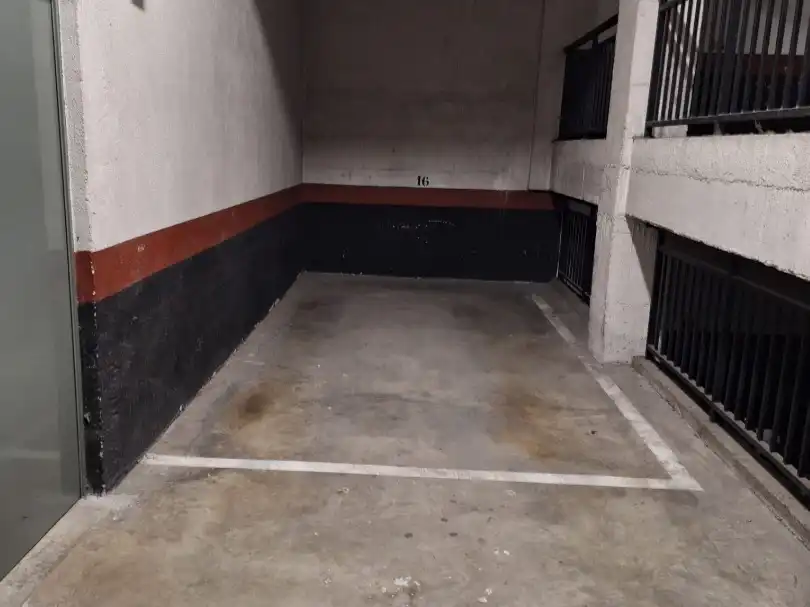 Parkplatz von Garage zur Miete in Madrid