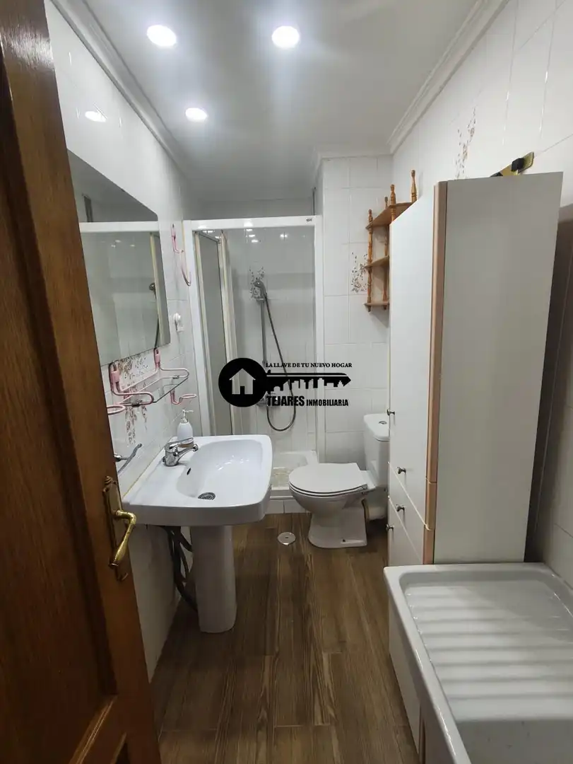 Bathroom of Flat for rent in Albacete  with Heating, Parquet flooring and Balcony
