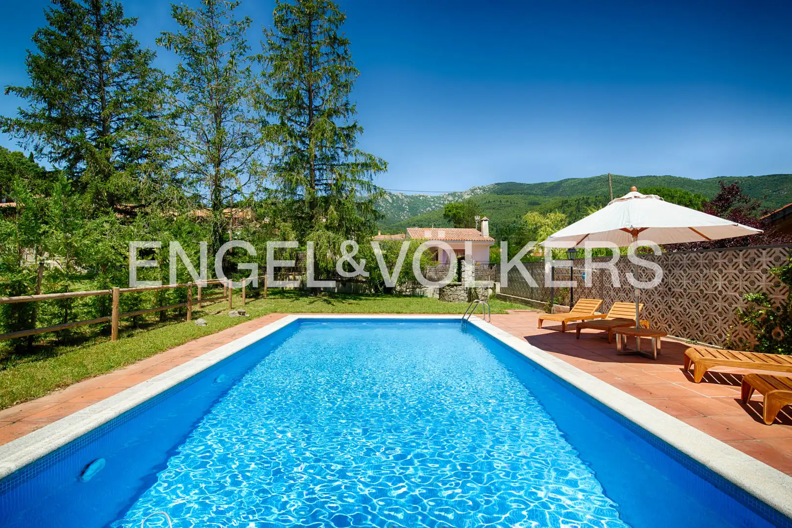 Piscina de Casa o chalet en venta en Maçanet de Cabrenys con Aire acondicionado, Calefacción y Jardín privado