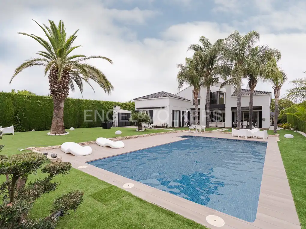 Swimming pool of Houses for rent in Bétera  with Air Conditioner, Heating and Private garden