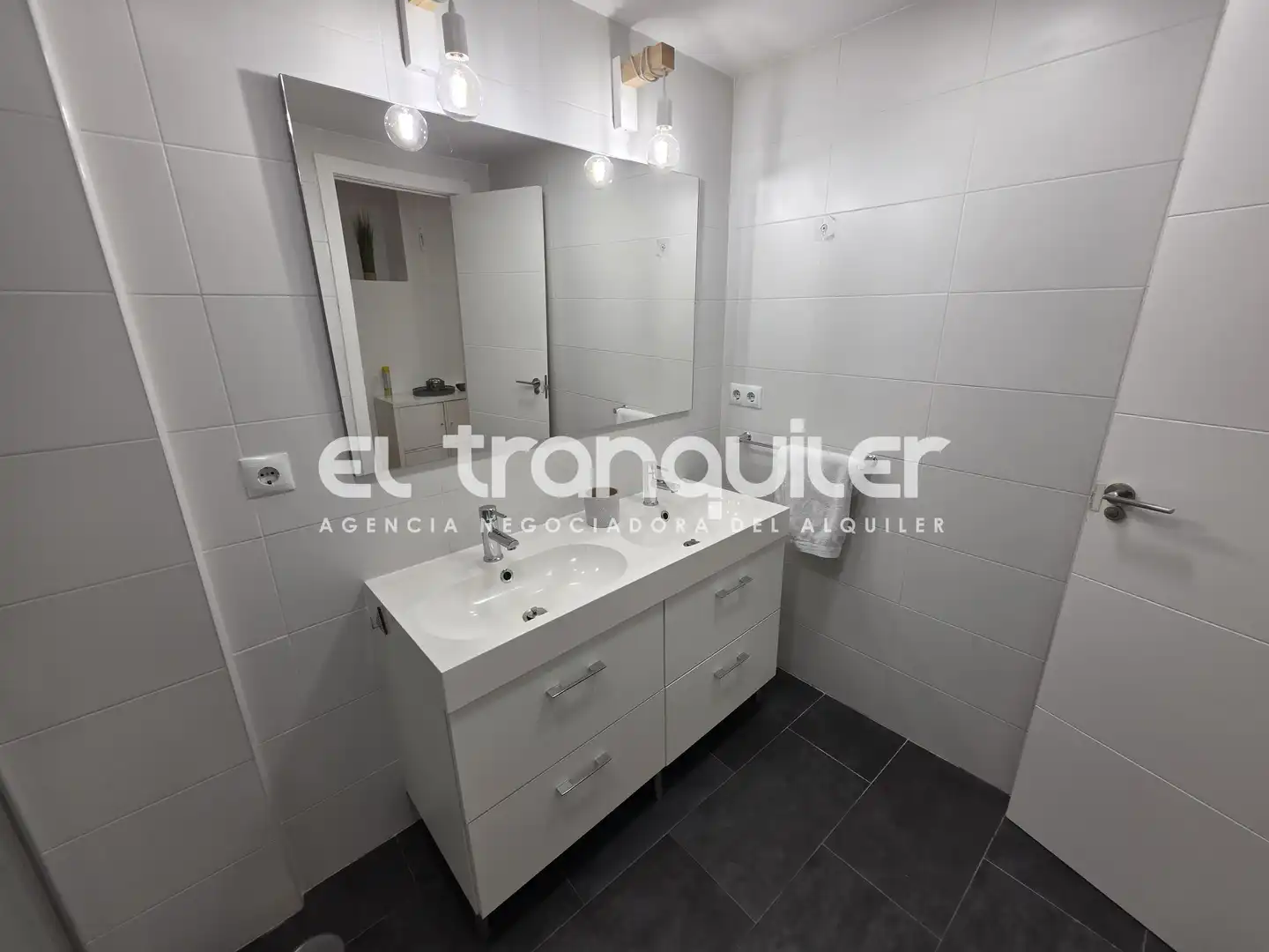 Baño de Piso de alquiler en Madrid con Terraza, Amueblado y Lavadora