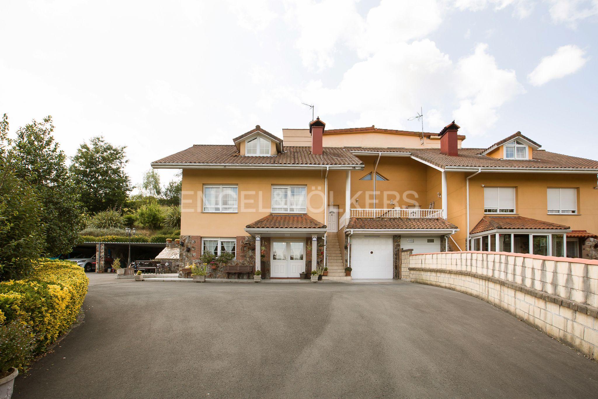 Exterior view of Single-family semi-detached for sale in Gamiz-Fika  with Air Conditioner, Heating and Private garden