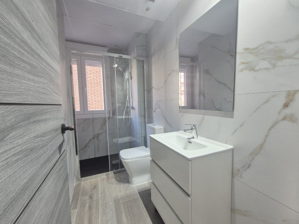 Bathroom of Attic for sale in  Zaragoza Capital  with Air Conditioner, Terrace and Oven