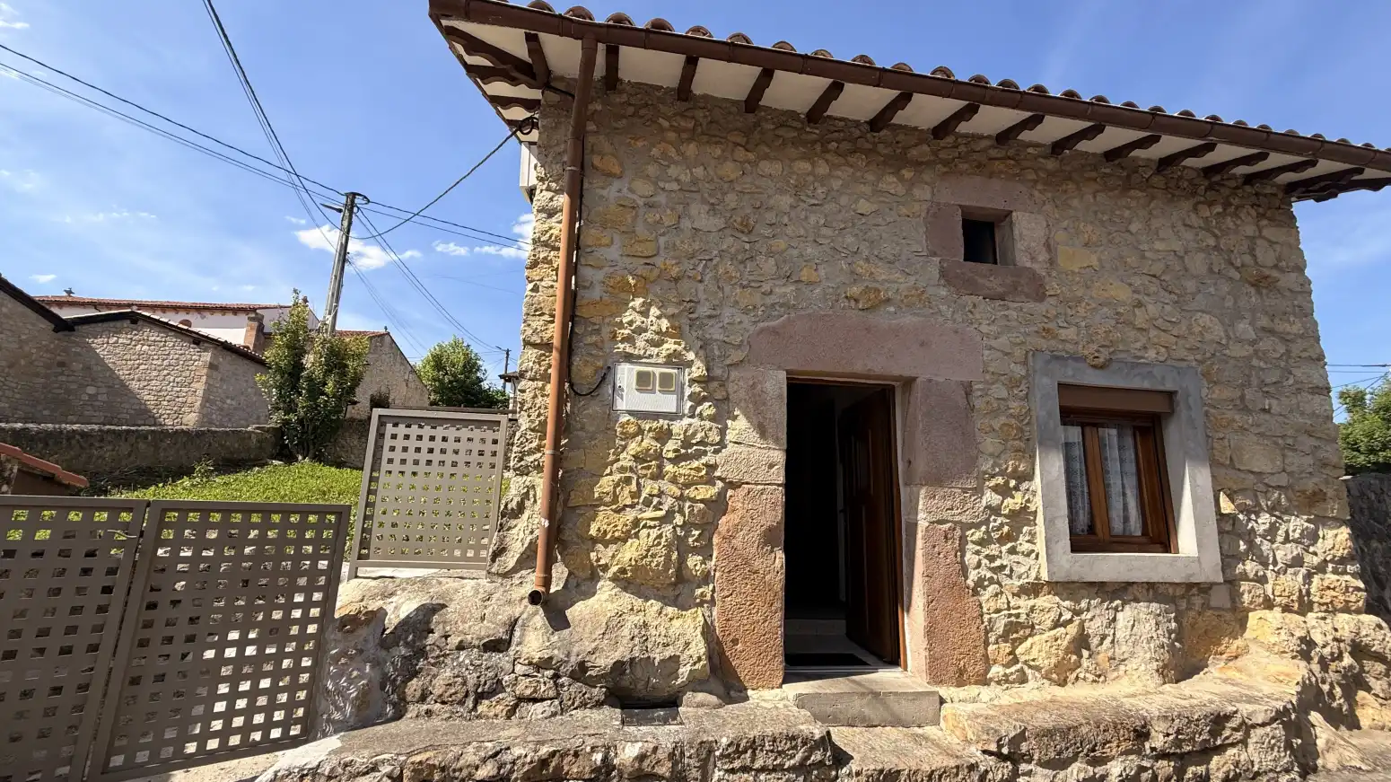 Vista exterior de Casa o xalet en venda en Herrerías amb Jardí privat, Parquet i Traster