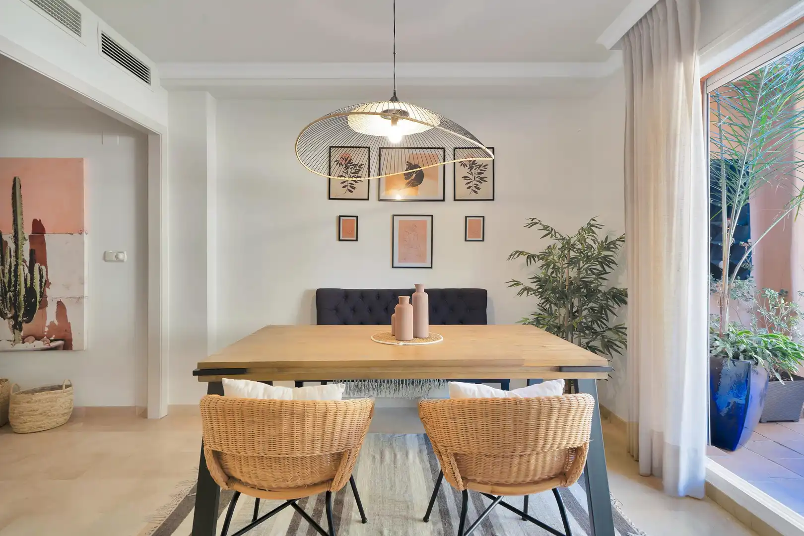 Menjador de Apartament de lloguer en Marbella amb Jardí privat, Terrassa i Moblat