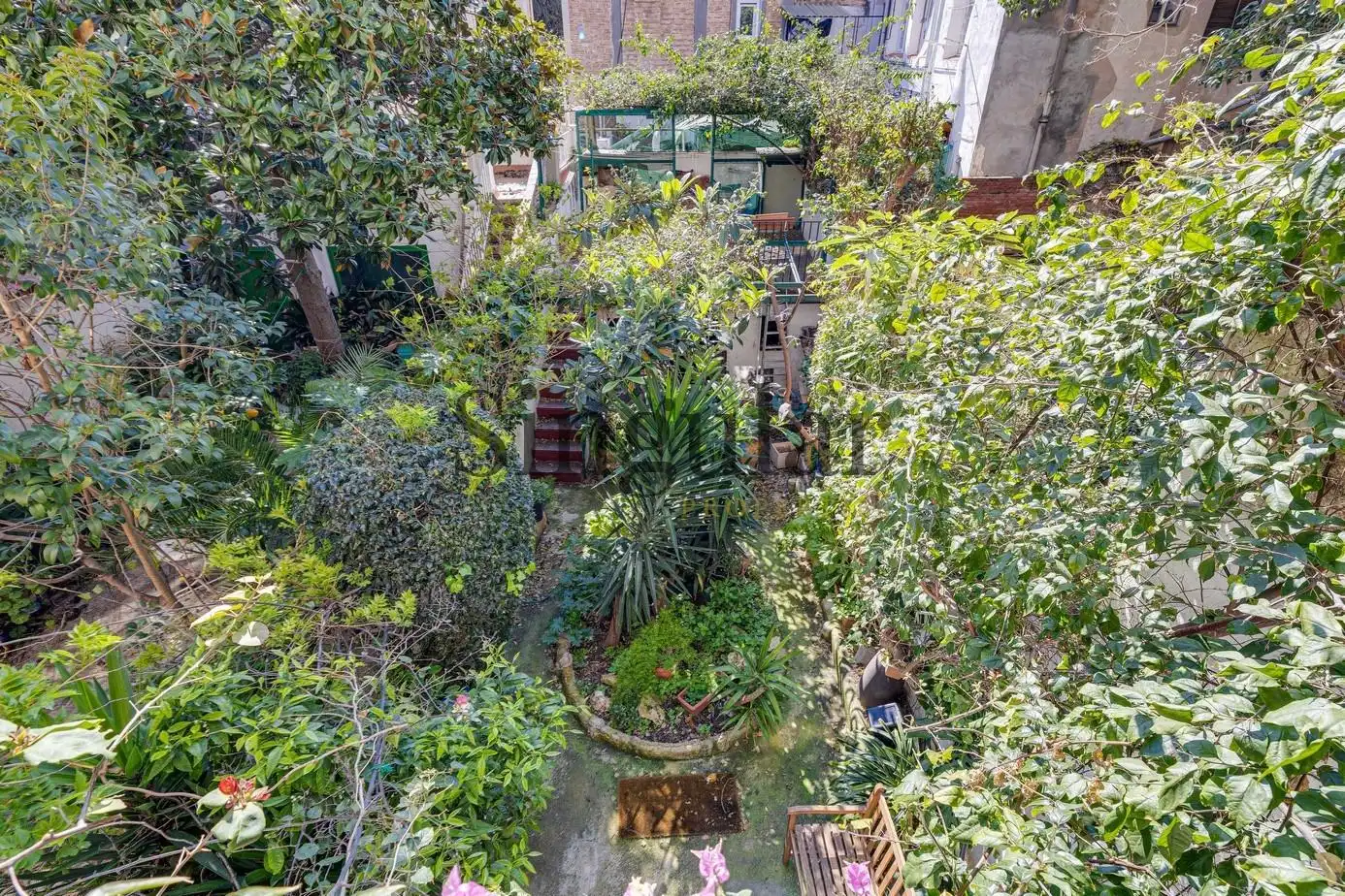 Jardí de Edifici en venda en Barcelona