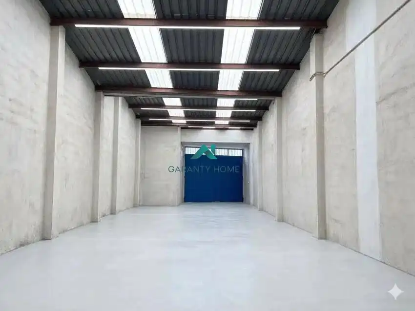Industrial building for sale in Avenida Alemania-Italia