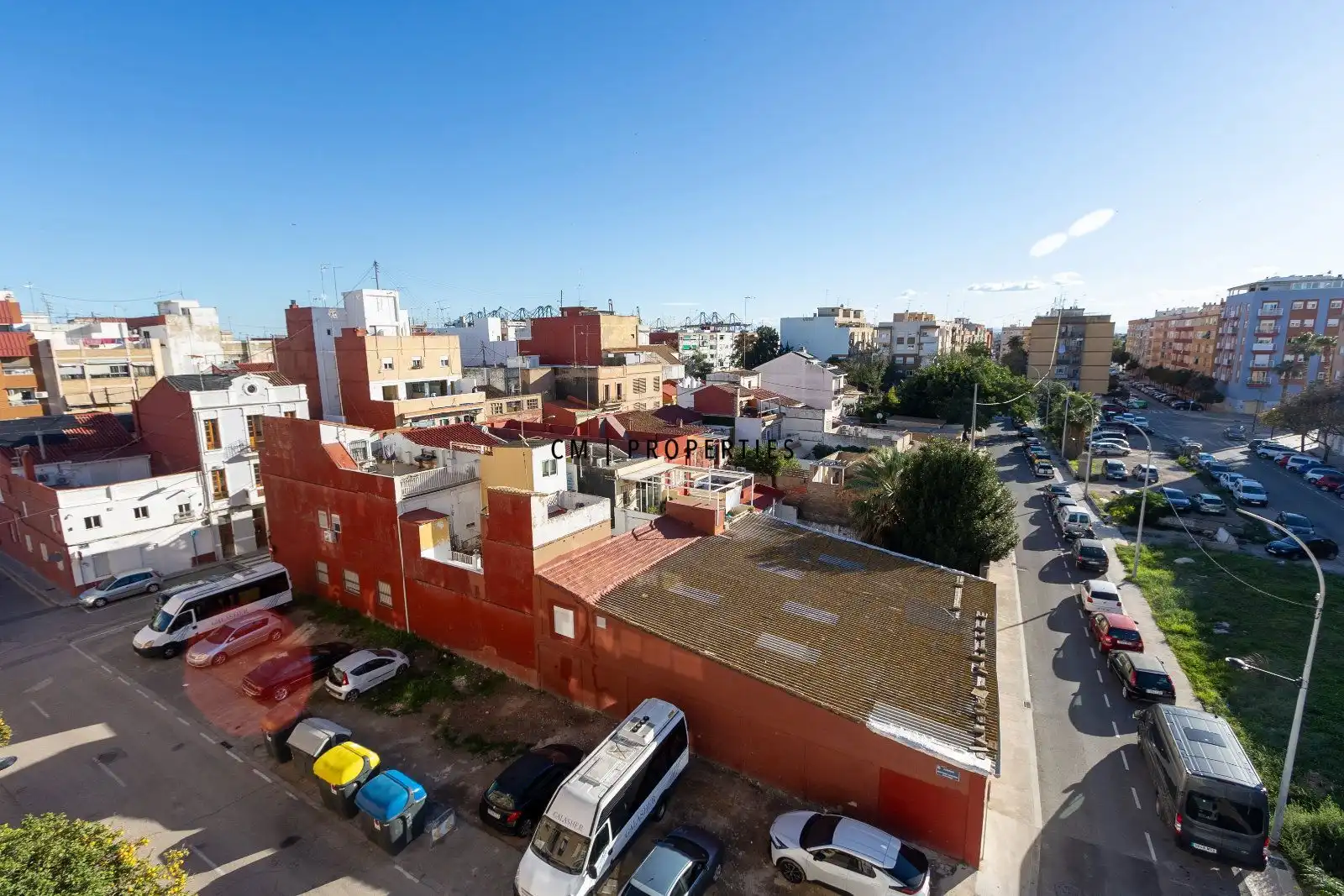Außenansicht von Wohnung zur Miete in Valencia mit Terrasse, Abstellraum und Schwimmbad