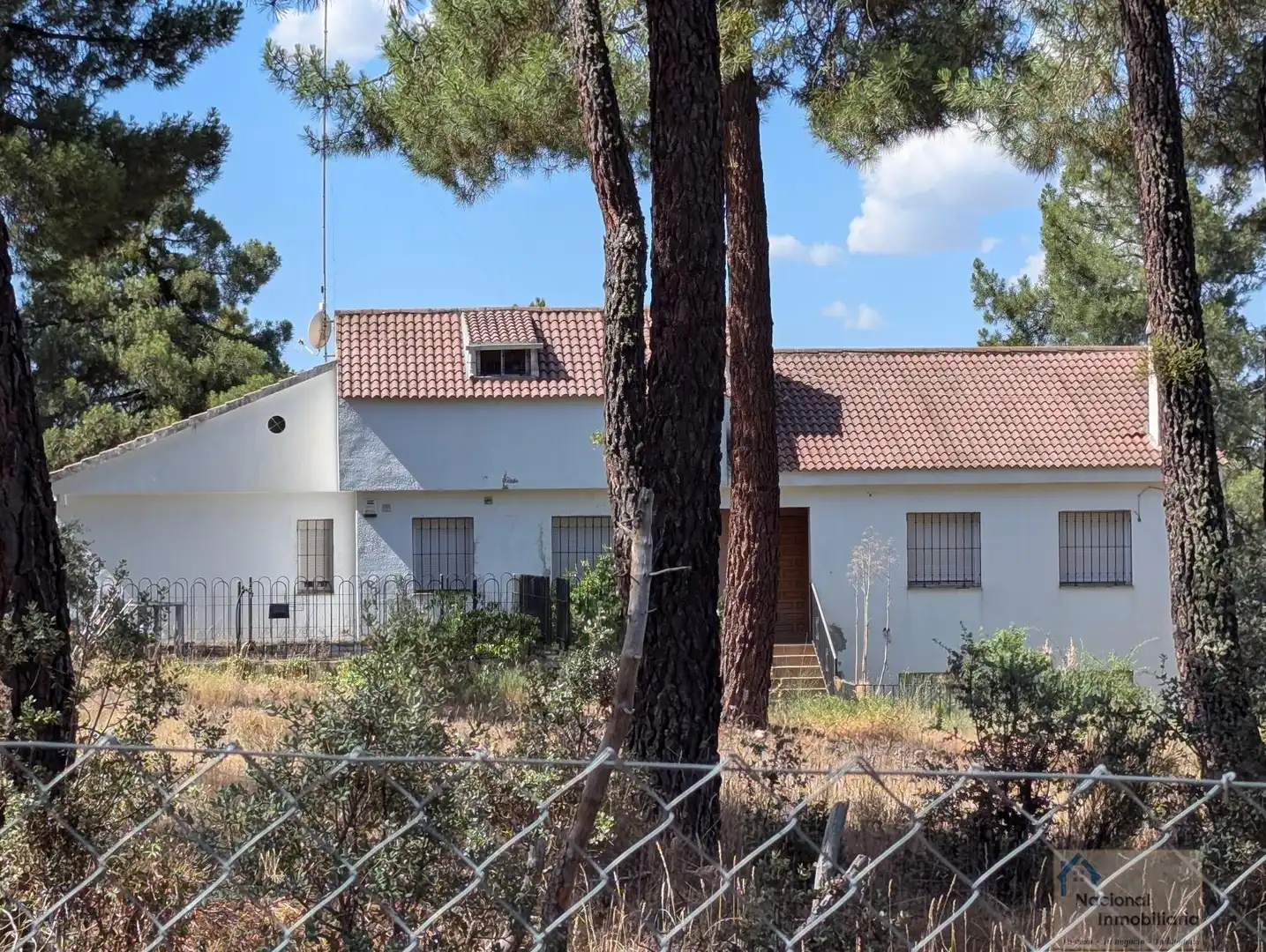Vista exterior de Casa o xalet en venda en Marugán amb Calefacció, Traster i Alarma