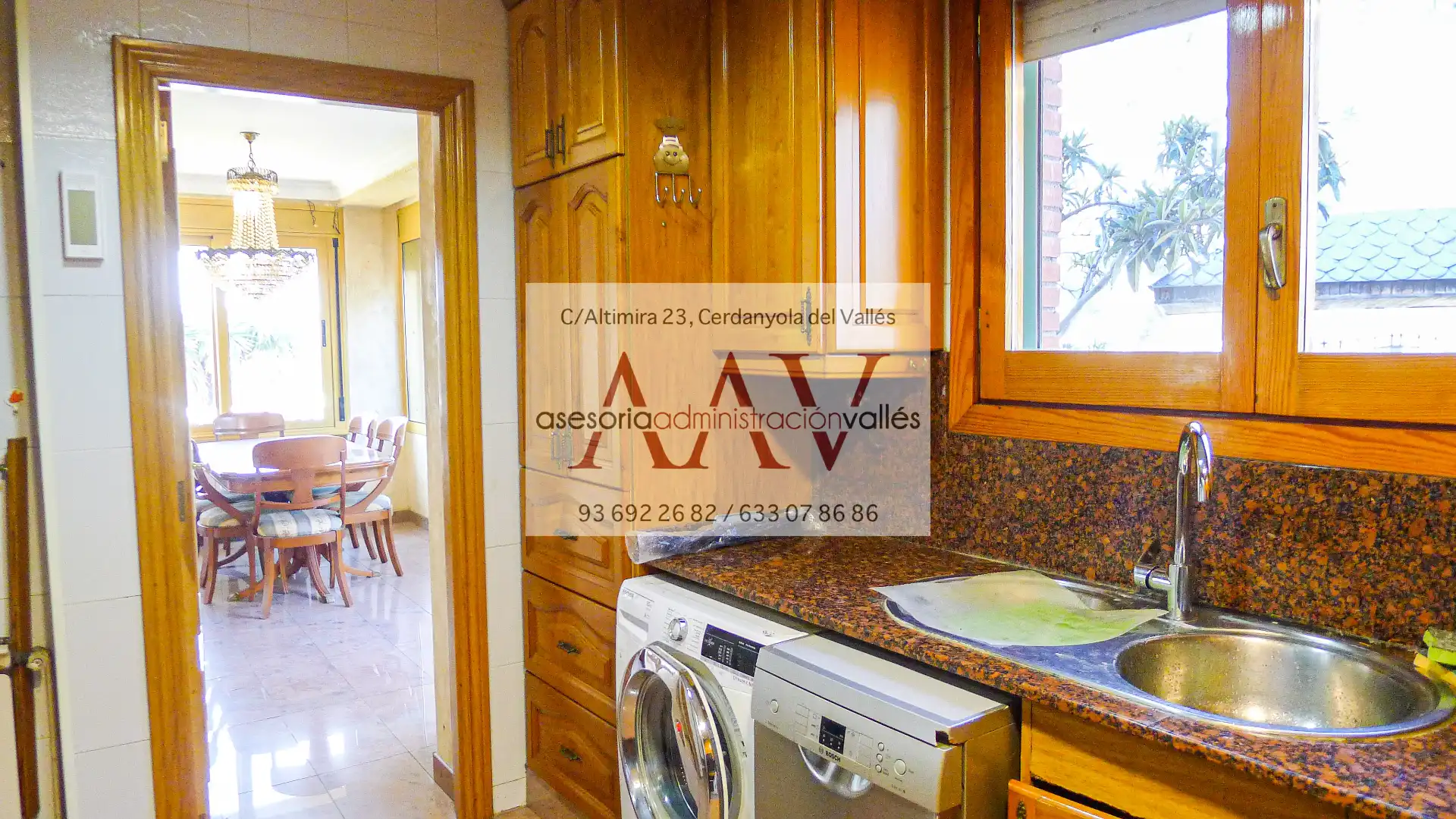 Cuina de Casa o xalet en venda en Cerdanyola del Vallès amb Aire condicionat, Calefacció i Jardí privat