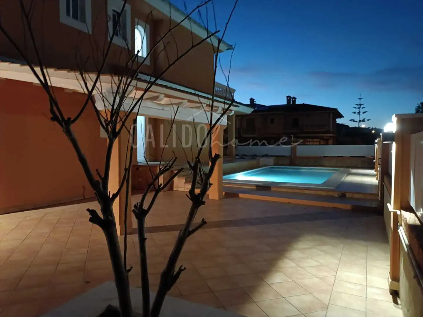 Terrasse von Einfamilien-Reihenhaus zum Verkauf in Marratxí mit Klimaanlage, Heizung und Privatgarten