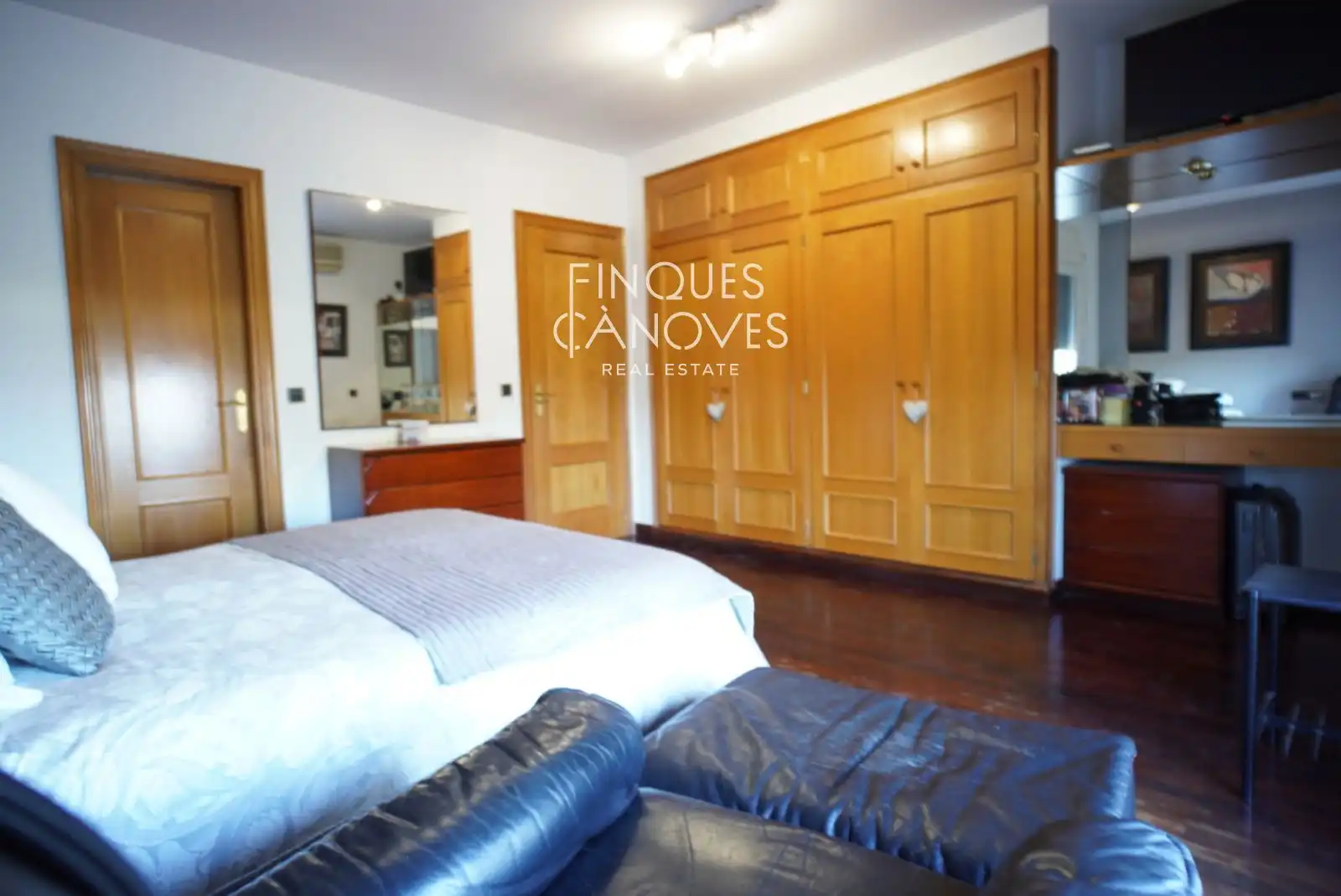 Habitación de Casa adosada en venta en Girona con Aire acondicionado, Calefacción y Jardín privado
