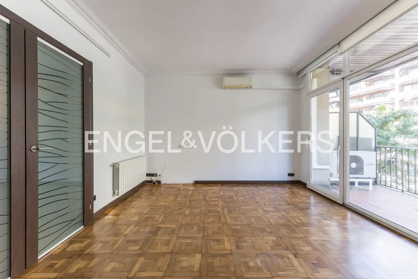 Living room of Flat for rent in Barcelona  with Air Conditioner, Heating and Parquet flooring