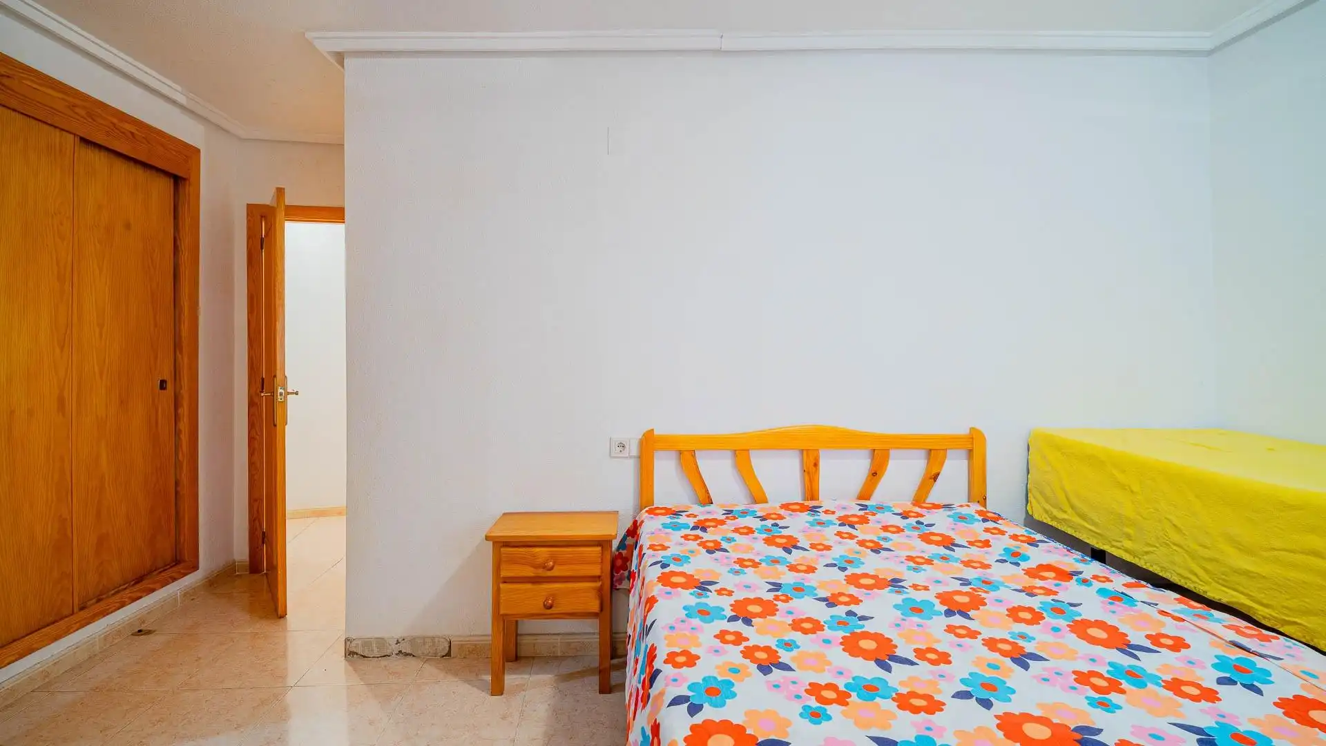 Habitación de Apartamento en venta en Torrevieja con Terraza y Piscina comunitaria