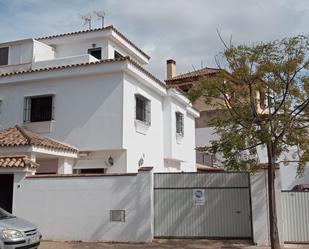 Vista exterior de Casa adosada en venda en Medina-Sidonia amb Terrassa i Traster