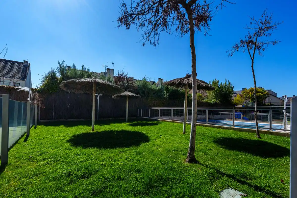 Jardín de Piso en venta en Pozuelo de Alarcón con Aire acondicionado, Calefacción y Jardín privado
