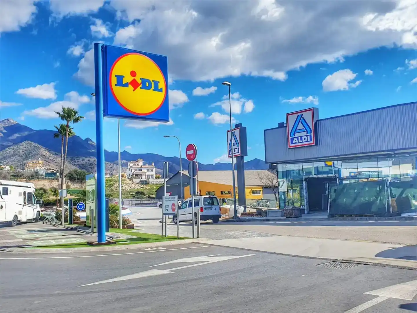 Nave industrial en venta en Nerja