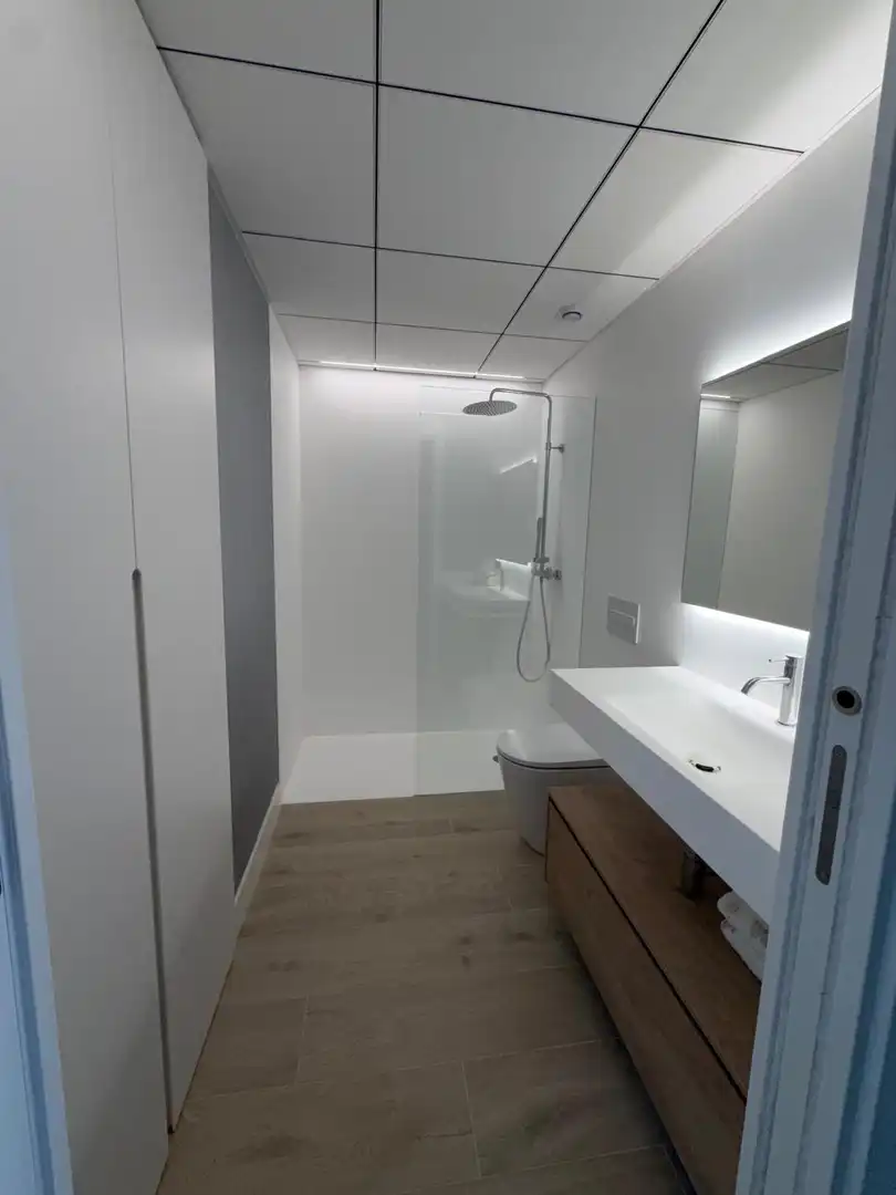 Badezimmer von Dachboden zum Verkauf in Cambrils mit Klimaanlage, Terrasse und Schwimmbad